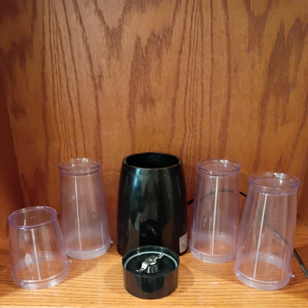 Mainstays Individual Blender - Tested Includes: 3 full cups 1 small cup, 1 blade